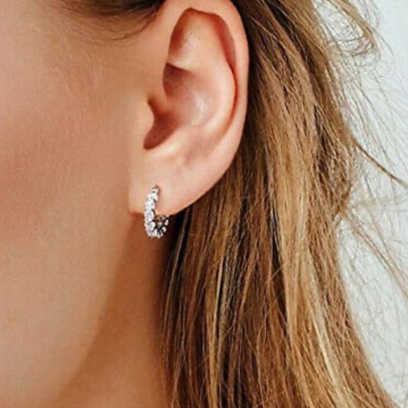 New 18k gold plated hoop Diamond 💎 Earrings - Picture 4 of 4